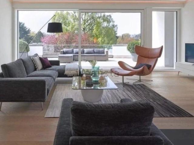 Maison, Antony
