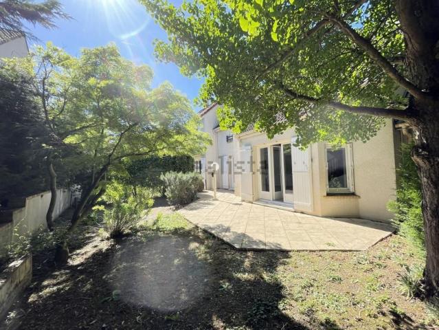 Maison, Antony