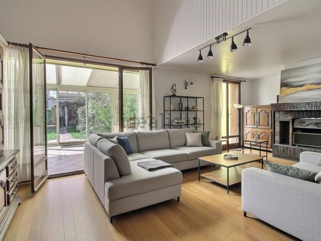 Maison, Antony