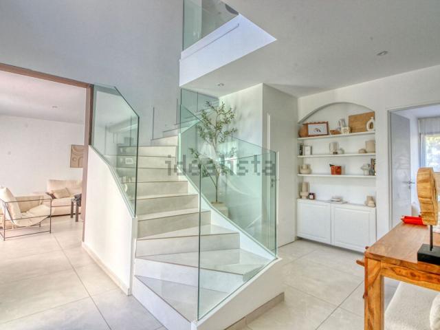 Maison, Antony