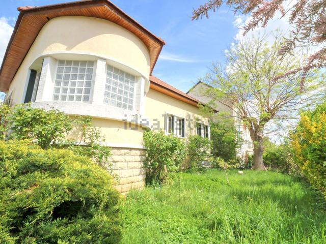 Maison, Antony