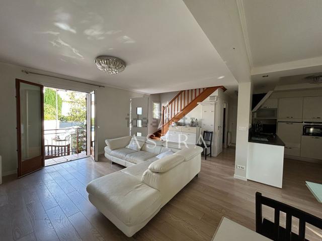 Maison, Antony