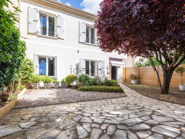 Maison, Antony