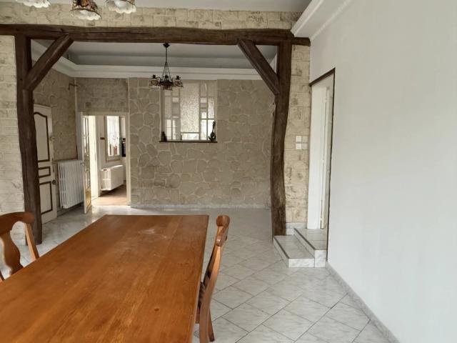 Maison Ancienne – 3 Chambres – Grange – Garage – 1700 m² de terrain