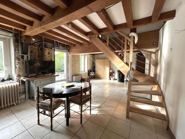 Maison ancienne 4 pièces à finir de rénover sur jardin de 1200 m²