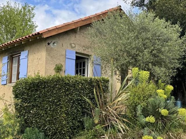 Maison ancienne pleine de charme avec petite dépendance pour lo