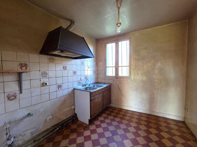 Maison ancienne à rénover avec grand jardin et potentiel !