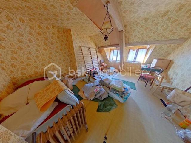 Maison Ancienne à rénover avec une grange et une cour 178 m² de terrain