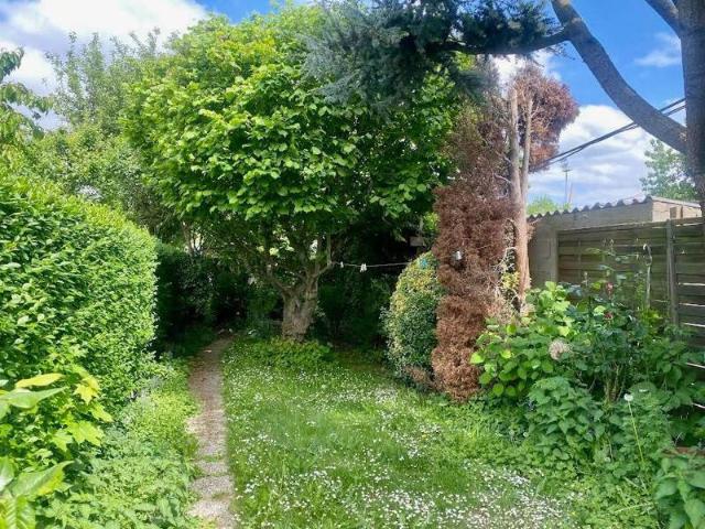 Maison ancienne à rénover +Garage 75m2 SECTEUR CHATEAU