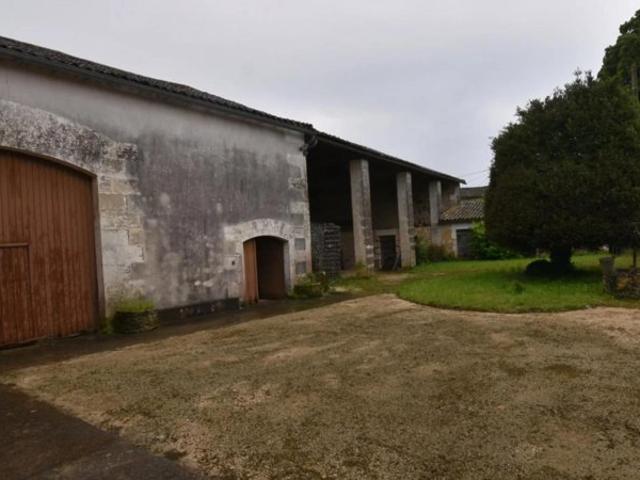 MAISON ANCIENNE AVEC DEPENDANCES