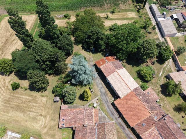Maison ancienne avec dépendances et parc de 7000 m² 116m² Saint André de Lidon