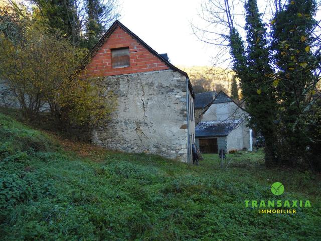 Maison ancienne, avec grand terrain face à la montagne 112m² Saint Lary