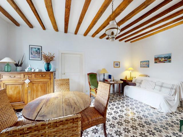 MAISON ANCIENNE AVEC GRAND JARDIN –THEUVILLE