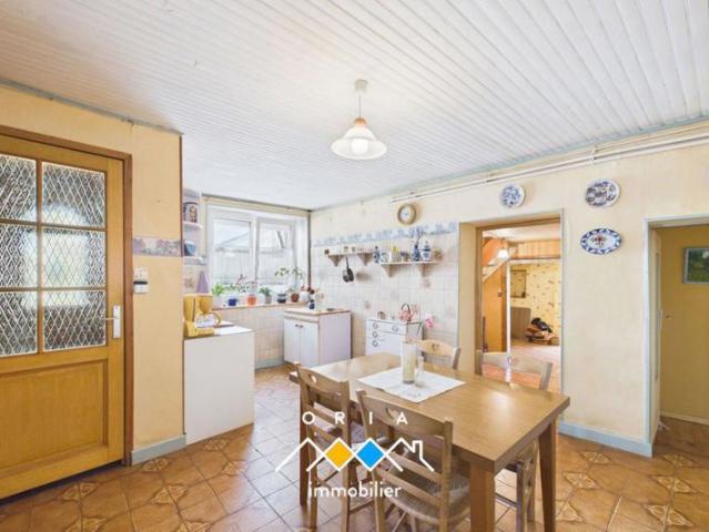 Maison ancienne avec jardin, potentiel – Villecey sur Mad