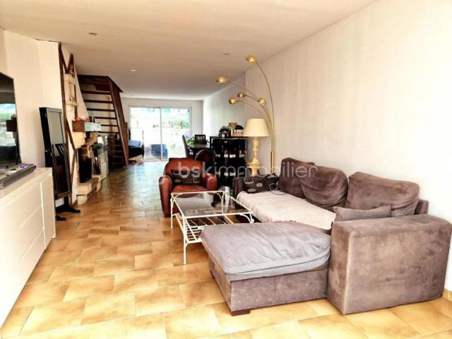 Maison ancienne avec jardin, terrasse et grand garage !