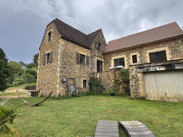 Maison ancienne avec piscine au calme !