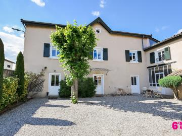 MAISON ANCIENNE AVEC PISCINE COEUR DE VILLAGE