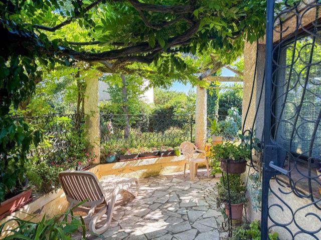 Maison ancienne avec plein de charme, dans un écrin de verdu. 152m² Sète