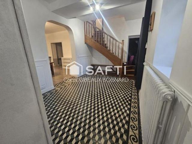 Maison ancienne avec sa maison d'amis, dépendance et terrain