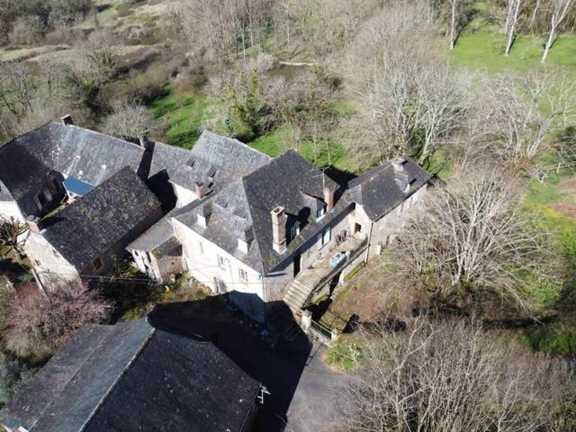 Maison ancienne avec son petit jardin