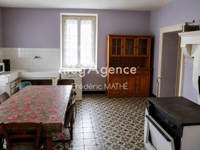 Maison ancienne + granges + hangar: fort potentiel sur 2 174 m²