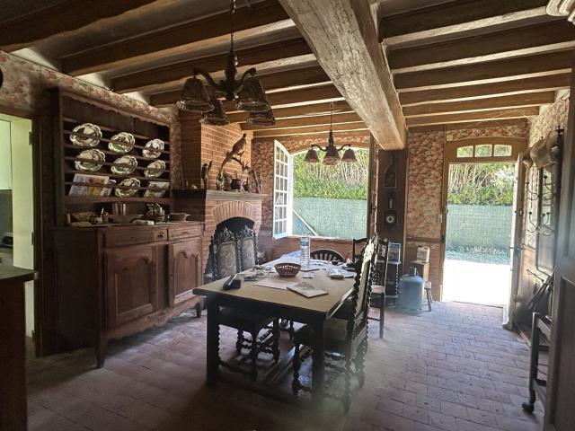 Maison ancienne, grenier aménageable, jardin arboré, garage. 68m² Aubigny sur Nère