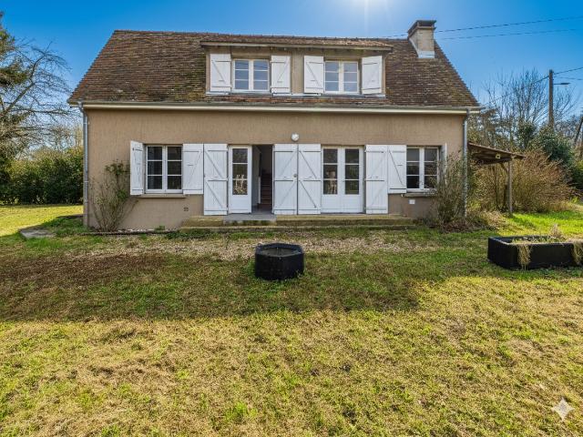 Maison ancienne dans village entre Nogent le Roi et Dreux