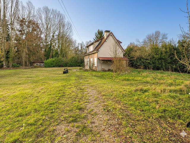 Maison ancienne dans village entre Nogent le Roi et Dreux