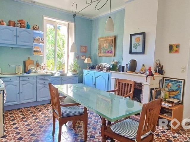 Maison ancienne de 119 m2 avec dépendance, stationnement jar. 119m² Tonnay Charente