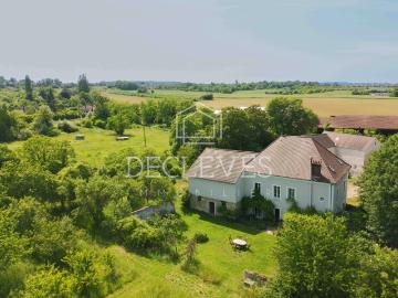 Maison Maître d'une ferme Ancienne de 200 m2 avec 6 chambres
