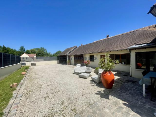 Maison ancienne de 5 pièces sur 530 m2 avec garages