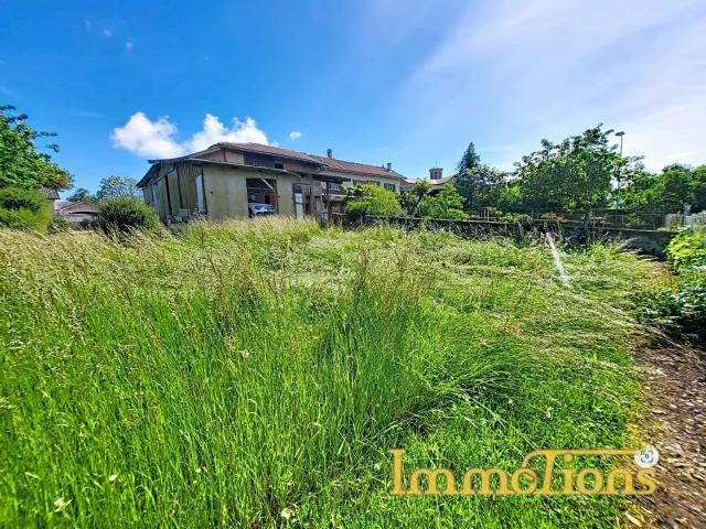 Maison ancienne de caractère avec dépendances, jardin et vue. 130m² Vatilieu