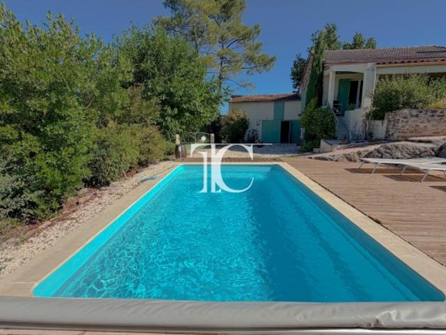 Maison ancienne de caractère avec piscine et garage