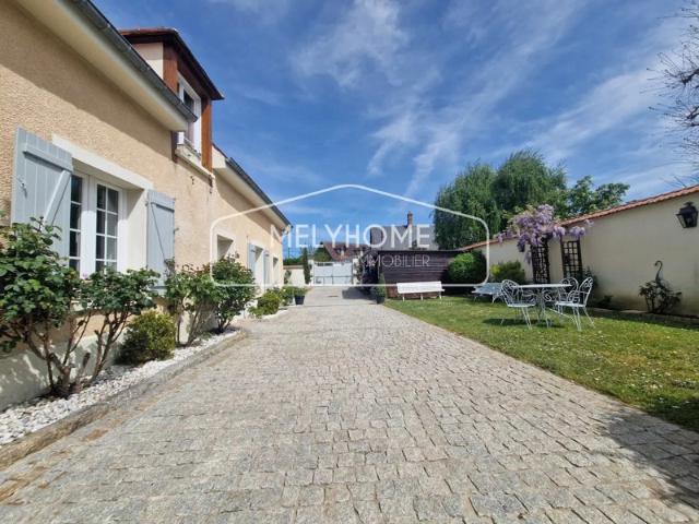 Maison ancienne de charme 166 m² habitables sur 3 300 m² de terrain