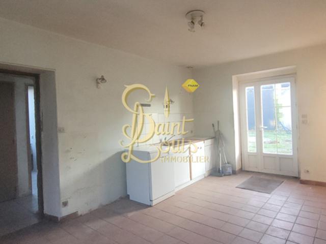 MAISON ANCIENNE DE PLAIN PIED DE 90 M2 ENVIRION DEPENDANCE