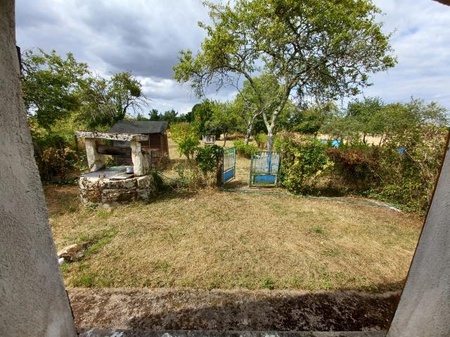 Maison ancienne d'env 54m2 hab avec jardin d'env 400m2, env 12 Kms LA CHARITE SUR LOIRE