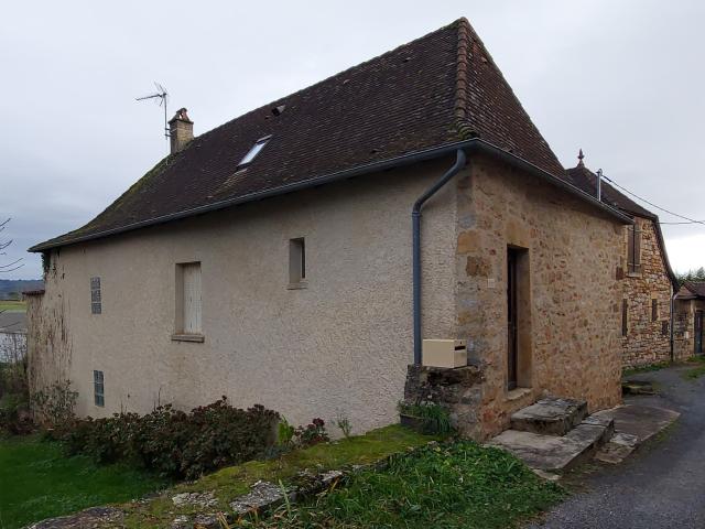 Maison ancienne en pierre rénovée de 4 PP avec jardin et garage