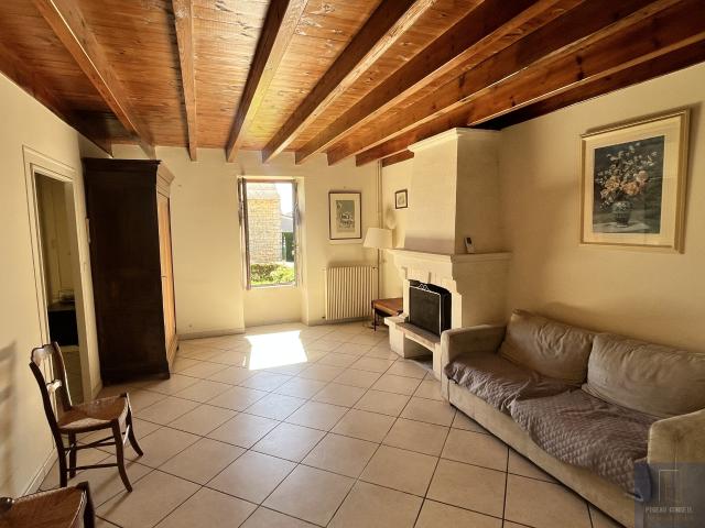 Maison ancienne sur Chauray, 151m2, grand préau, dépendance, Terrain
