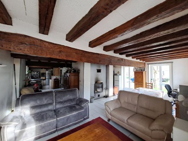 Maison ancienne plain pied en très bon état avec grenier aménageable sur 510m2 terrain