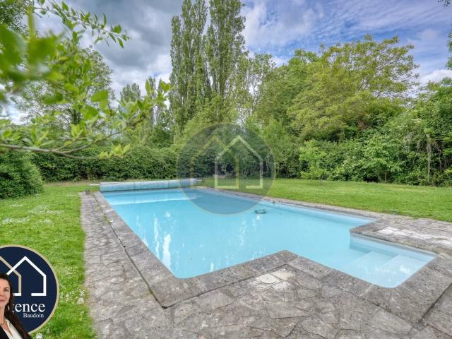 MAISON ANCIENNE PLEINE DE CHARME, 276,5 m² HABITABLES, 5 CHAMBR