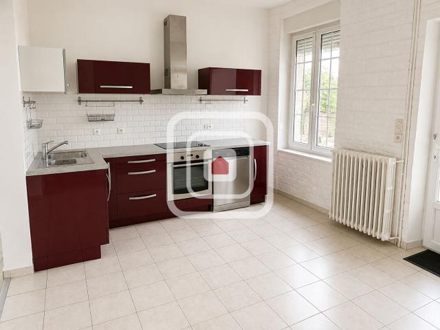 Maison ancienne, 3 chambres avec jardin clos