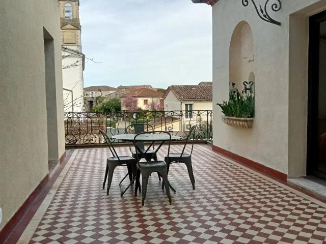 Maison ancienne refaite à neuf, 3 appartements / 1 studio, terra