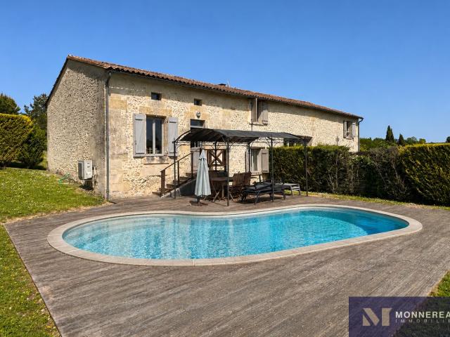 Maison Ancienne Renovee Avec Piscine Dans Residence Privee 104m² Chalais