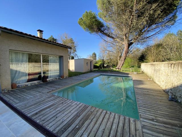 Maison ancienne restaurée proche de Poitiers 197m² Fontaine le Comte
