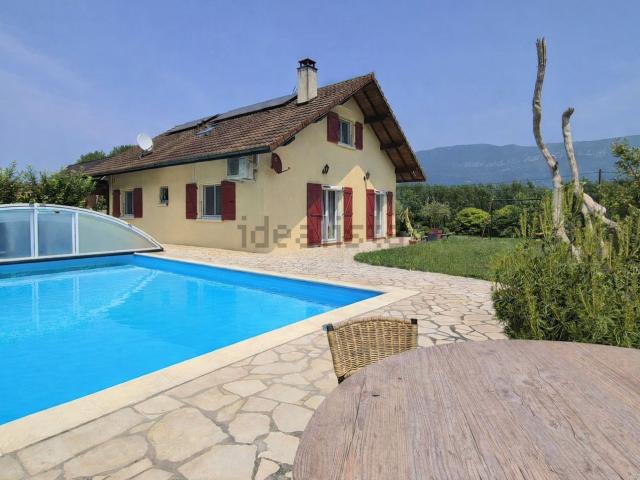 Maison, Anglefort