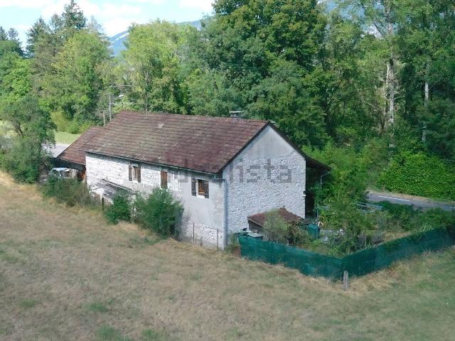 Maison, Anglefort