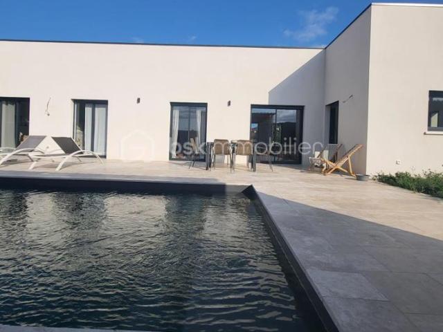MAISON ANNEE 2024 136 m² 4 CHAMBRES JARDIN GARAGE PISCINE POOL HOUSE
