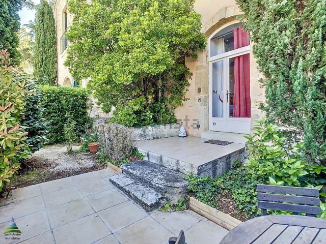 Maison, Abeilhan