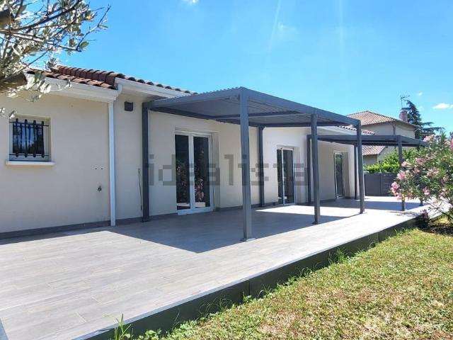 Maison, Agnin