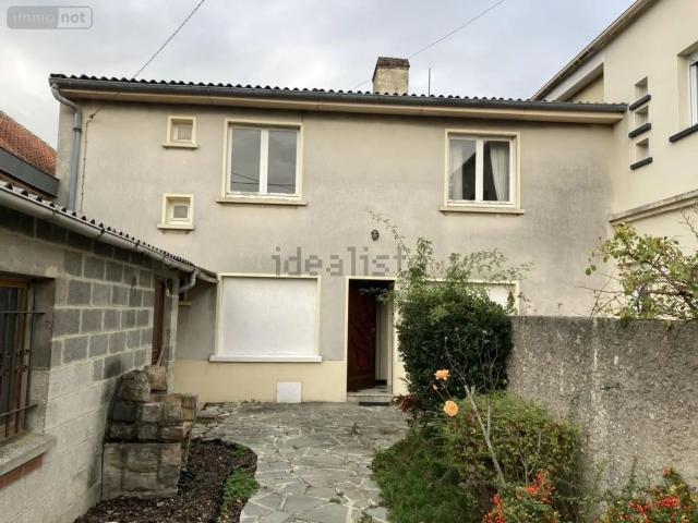 Maison, Agny